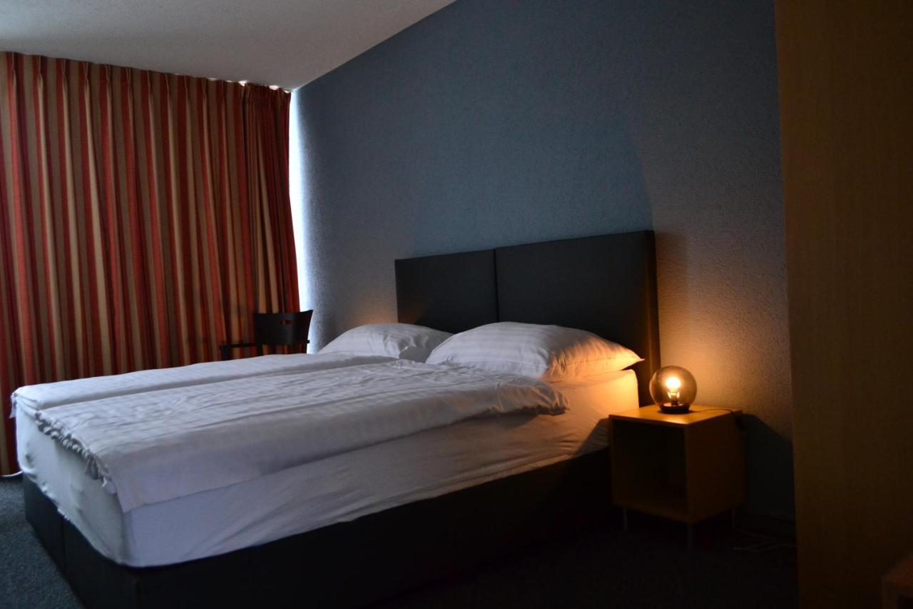 Hotel Les Rives Du Doubs Les Brenets Екстериор снимка