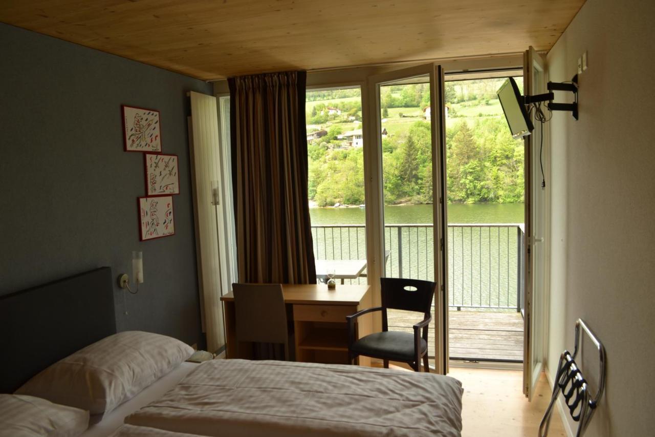 Hotel Les Rives Du Doubs Les Brenets Екстериор снимка