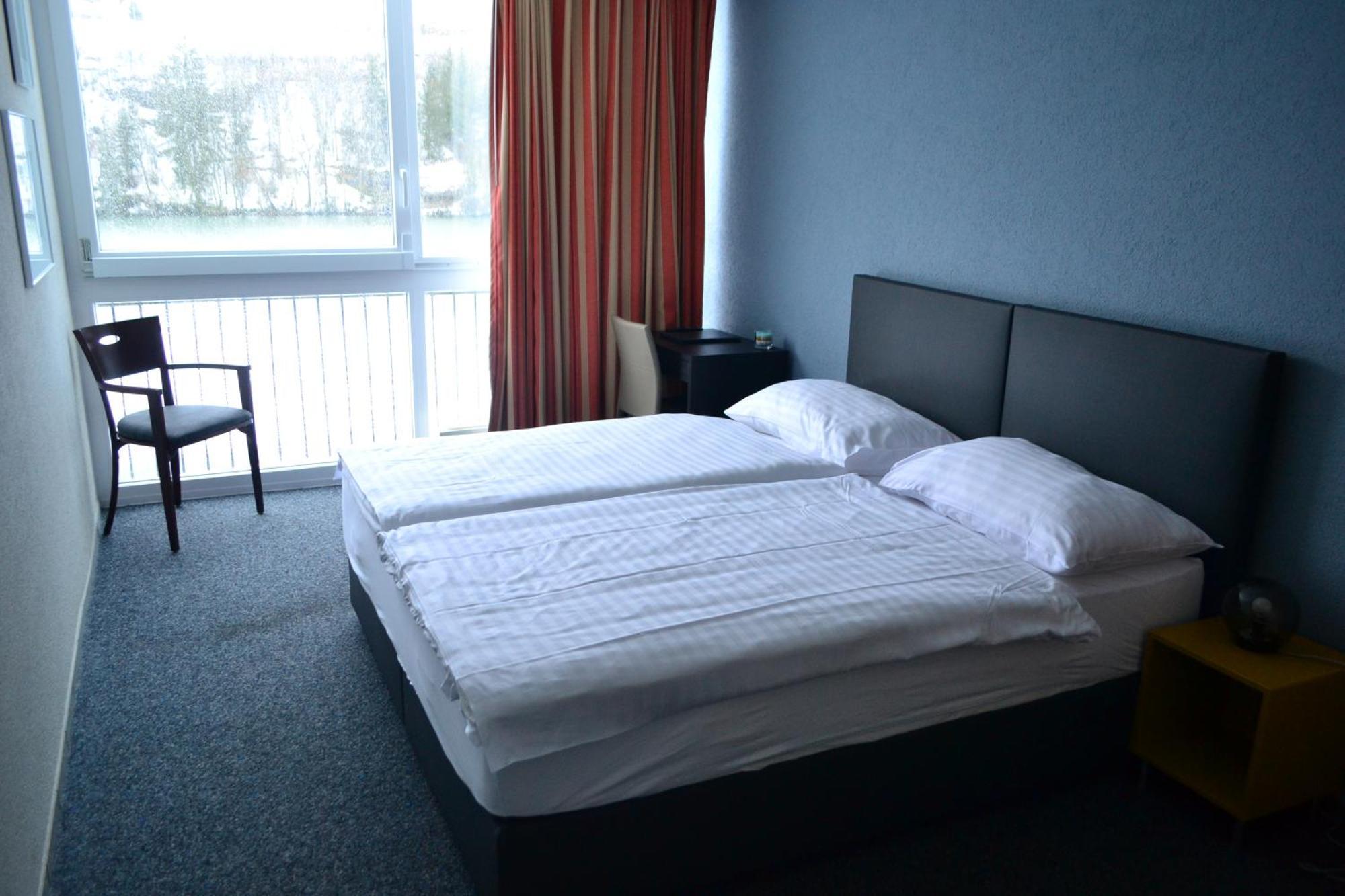 Hotel Les Rives Du Doubs Les Brenets Екстериор снимка