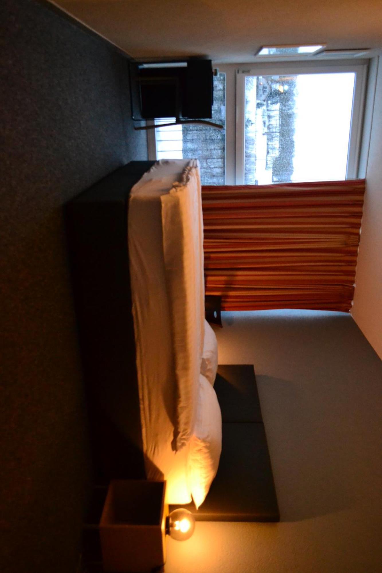 Hotel Les Rives Du Doubs Les Brenets Екстериор снимка