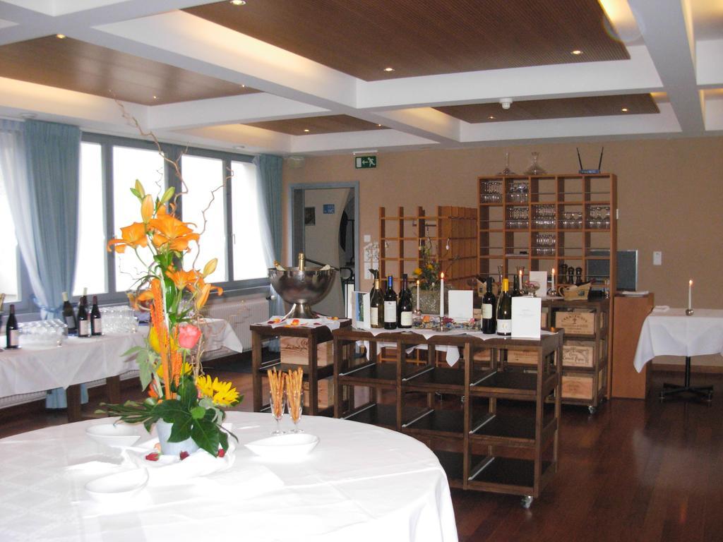 Hotel Les Rives Du Doubs Les Brenets Екстериор снимка