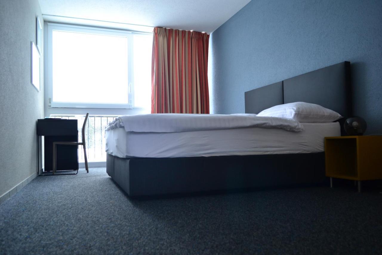 Hotel Les Rives Du Doubs Les Brenets Екстериор снимка