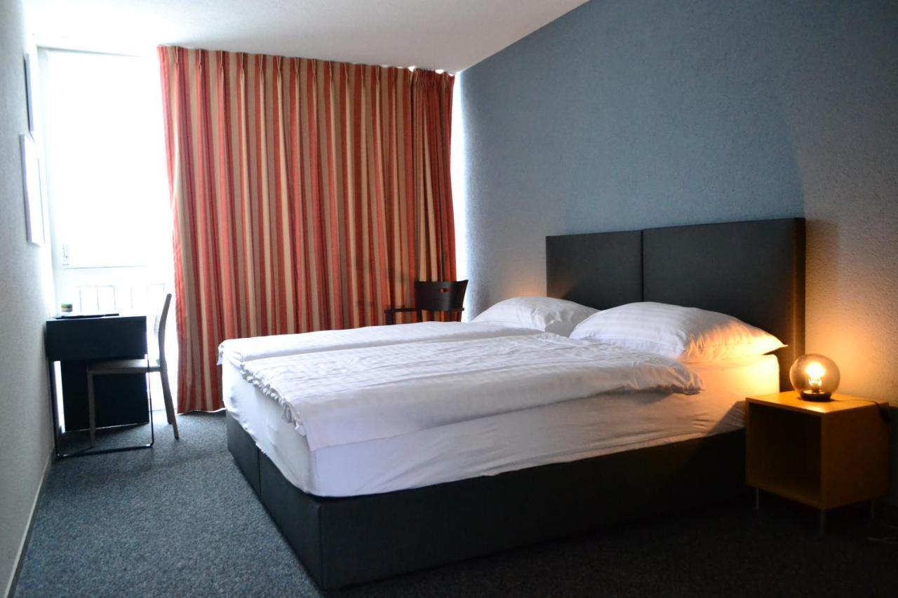 Hotel Les Rives Du Doubs Les Brenets Екстериор снимка