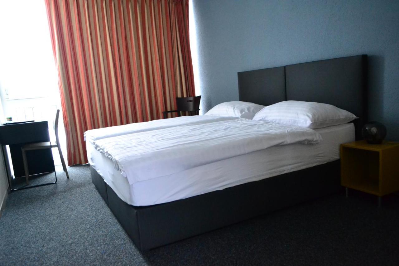 Hotel Les Rives Du Doubs Les Brenets Екстериор снимка