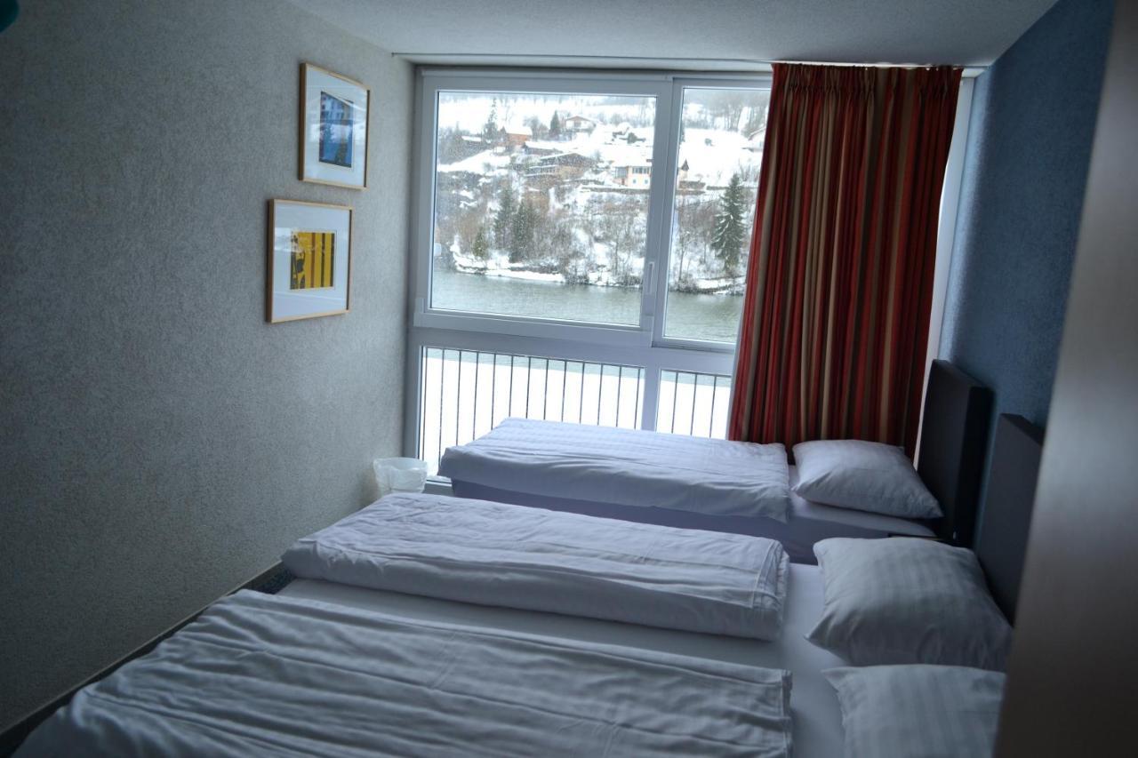 Hotel Les Rives Du Doubs Les Brenets Екстериор снимка