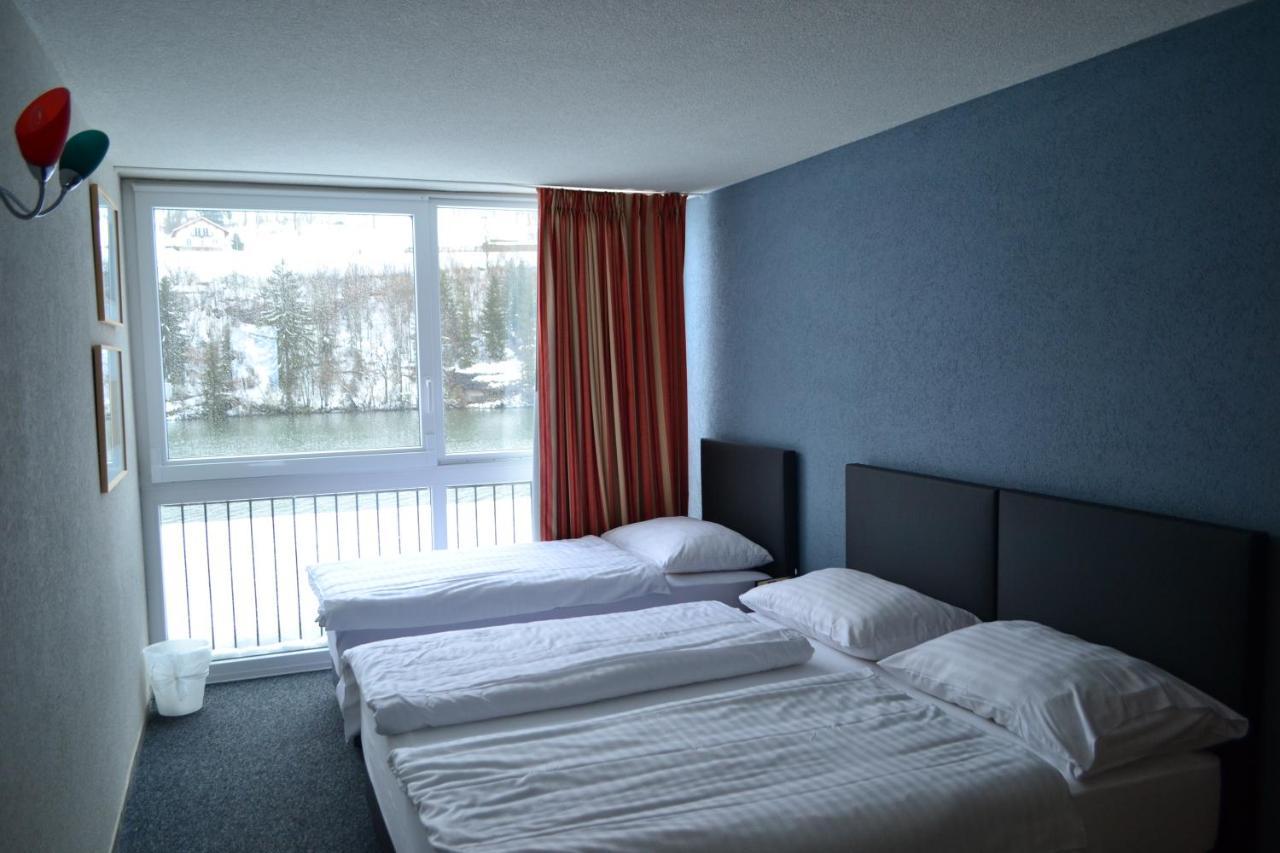 Hotel Les Rives Du Doubs Les Brenets Екстериор снимка