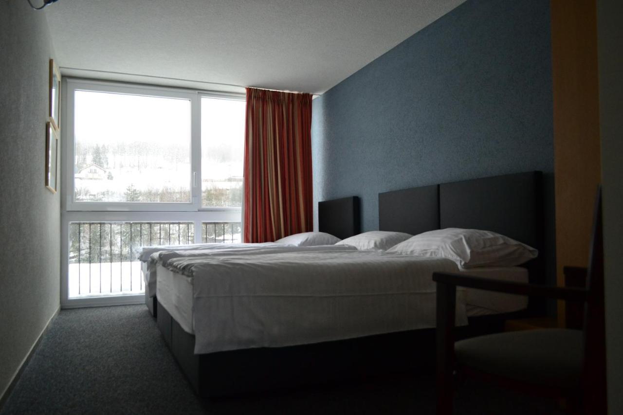 Hotel Les Rives Du Doubs Les Brenets Екстериор снимка