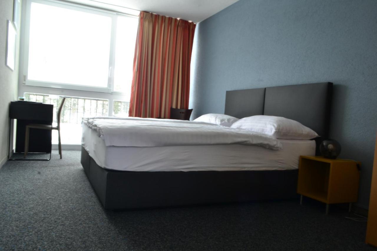 Hotel Les Rives Du Doubs Les Brenets Екстериор снимка