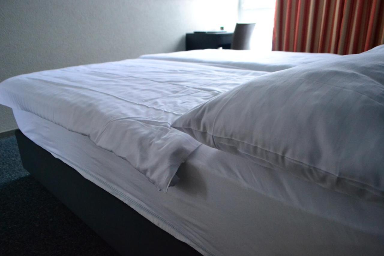 Hotel Les Rives Du Doubs Les Brenets Екстериор снимка