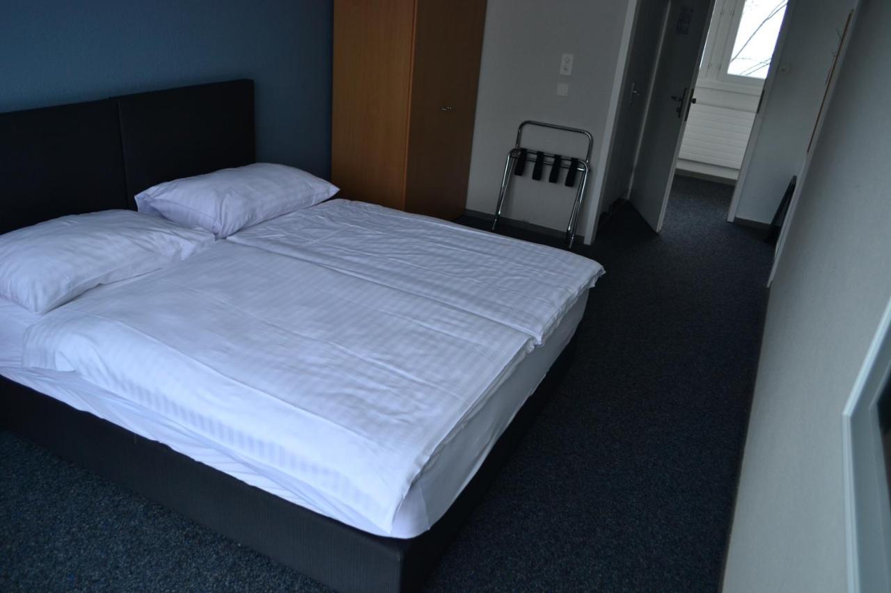Hotel Les Rives Du Doubs Les Brenets Екстериор снимка